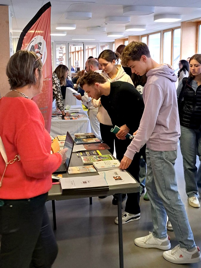 Stand de l'ASCHU à la rentrée du PFPS 2024